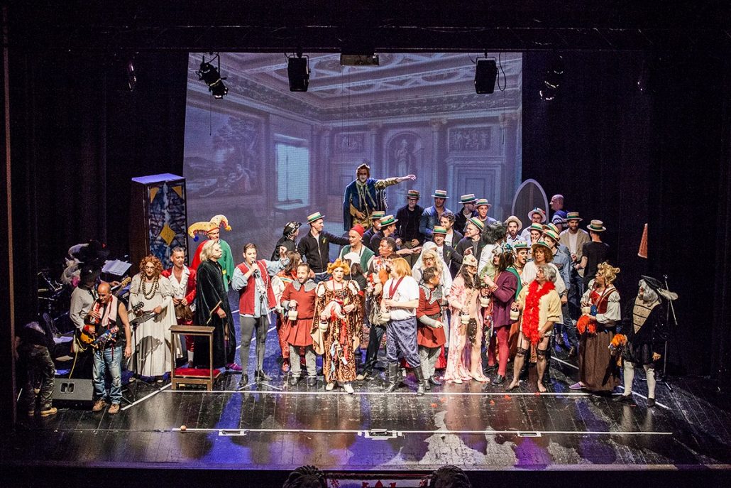 La compagnia del Dopolavoro in scena